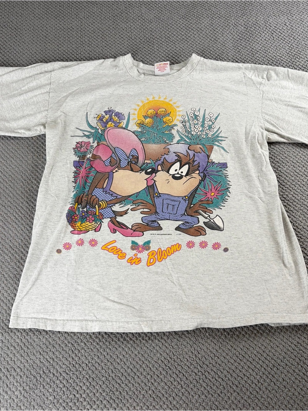 Vintage Gray Looney Tunes 'Love in Bloom' Floral Graphic Tee XL